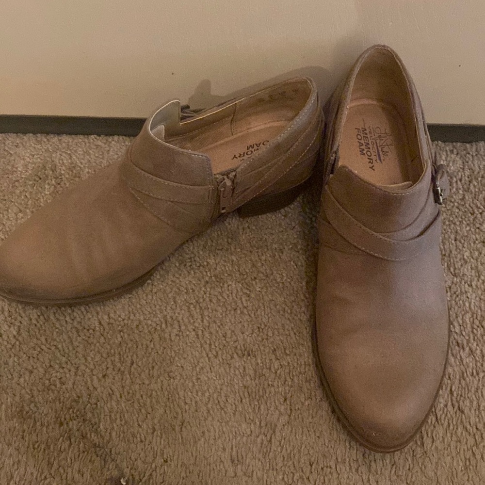 Brand new, never worn, bootie.
